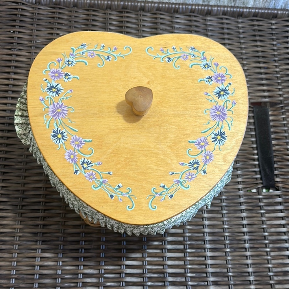 vintage Peterboro heart-shaped musical basket. Made in 2004